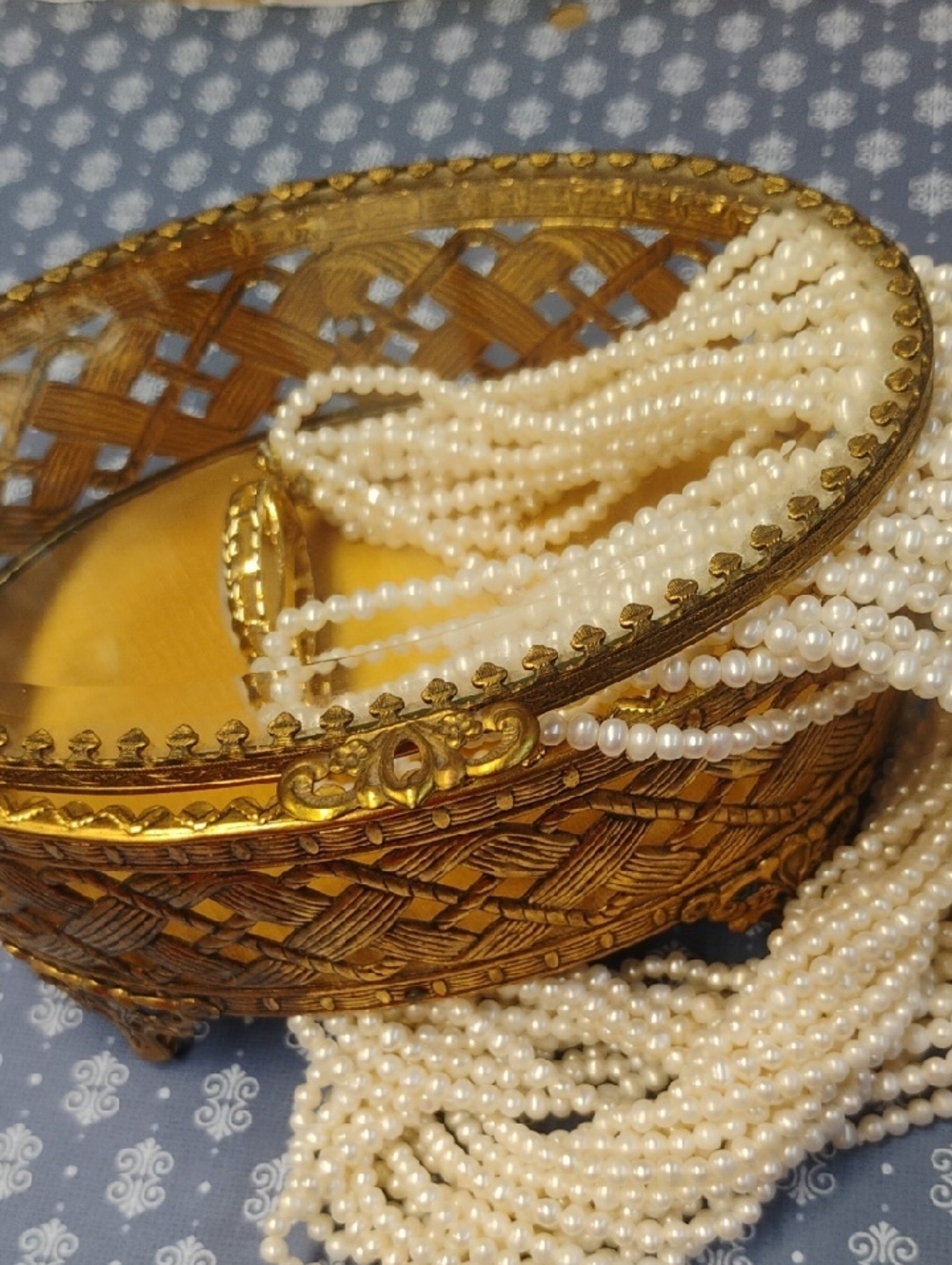 Vintage-Style Filigree Gold Jewelry Box